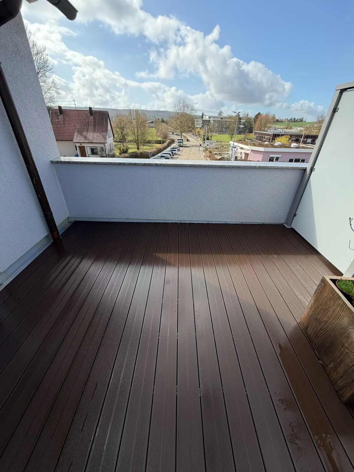 Holzterrasse nach der Reinigung