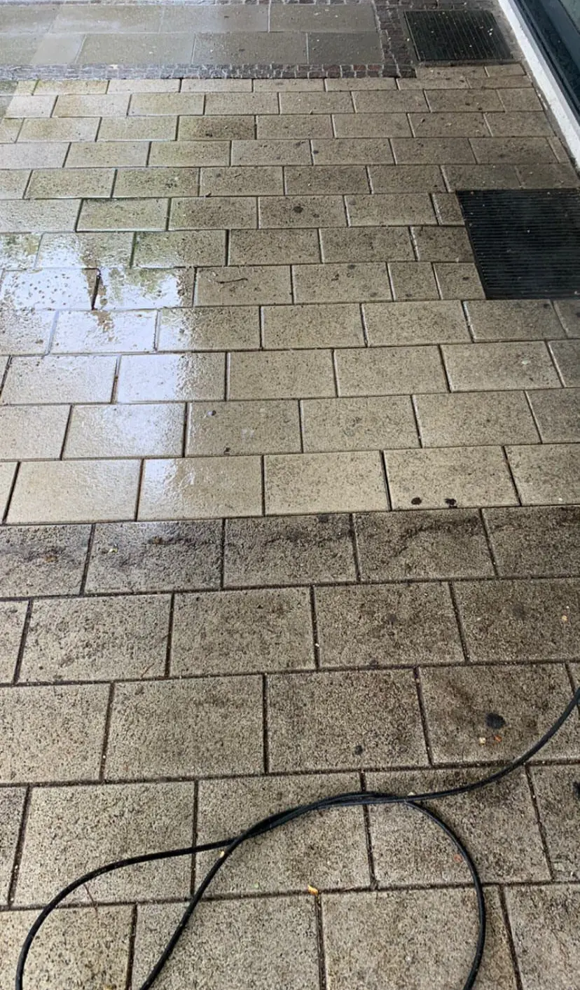 Pflasterreinigung mit Hochdruck